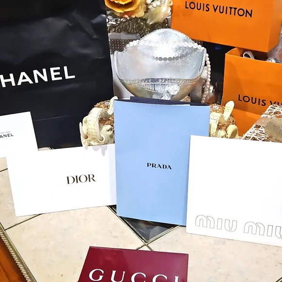 UNLISTED LUXURY BAGS, WALLETS & ACCESSORIES - Picture 8 of 9